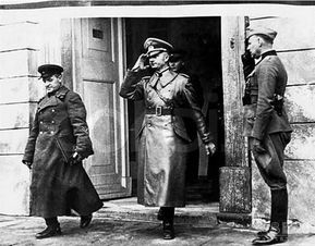 卡廷惨案 苏联枪杀2万多名波兰军官 